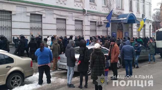 ​У Києві група осіб штурмувала управління поліції. Їх затримали