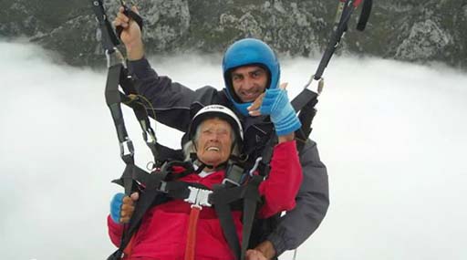 104-летняя киприотка установила рекордный прыжок с горы высотой более 730 метров