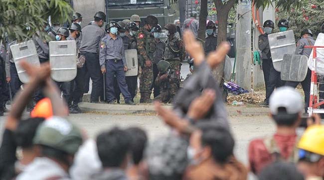 ​Хунта погрожує «смертельною силою» протестуючим в М'янмі, якщо почнуть «Весняну революцію»