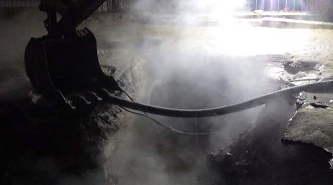 ​Поліція Києва повідомила про підозру посадовцю КП «Київтеплоенерго», який не забезпечив належного огородження ями з окропом, внаслідок чого туди впала неповнолітня дівчина