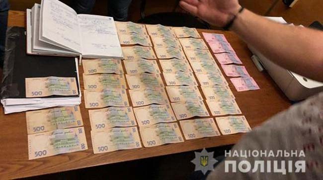 ​Двох співробітників поліції Києва викрито на вимаганні хабара