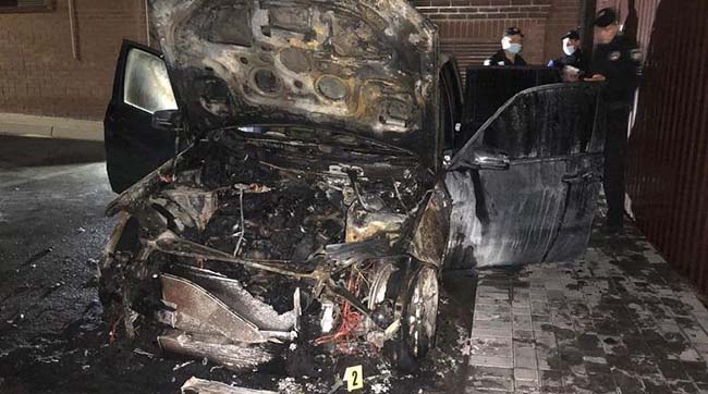 ​Поліція встановлює причини загорання автівки народного депутата на столичному Печерську