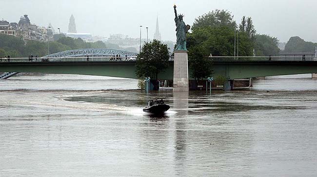 Влада Франції підраховує збитки від повеней