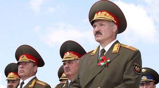 Лукашенко увольняет всех «вежливых россиян» из своей армии