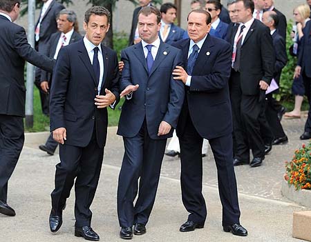 Пьяный Медведев доказал: русская душа гуляет и на саммите (фоторепортаж)