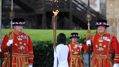 Олимпийский огонь начал свое шествие по улицам Лондона 