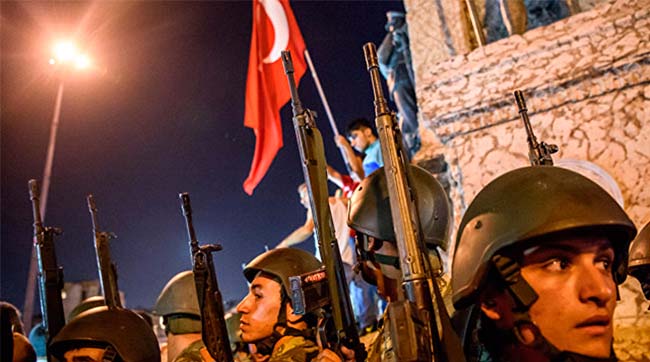 Слідчі органи МВС Туреччини звільнили понад тисячу військових, причетних до перевороту