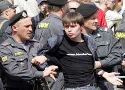 В России задерживают людей неправомерно