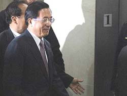 Экс-президент Тайваня Чэнь Шуйбянь предстал перед судом