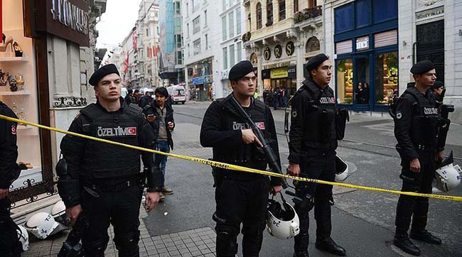 Теракт в Стамбуле, совершенный смертником, унес несколько жизней, 21 человек ранен