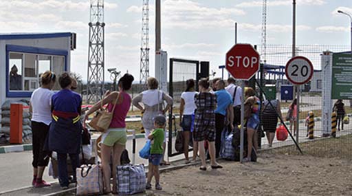 Біженці з Донбасу масово тікають з Росії назад в Україну
