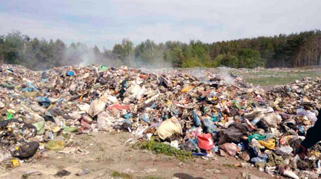 ​На Житомирщині громада допомогла поліції затримати фуру, що вивантажила «львівське» сміття