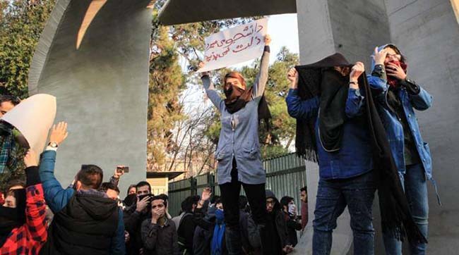 ​В останні дні 2017-го народним гнівом вибухнув Іран