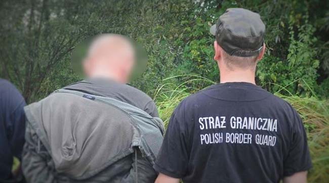 ​Польські прикордонники затримали українця під час спроби незаконного переправлення нелегалів через кордон