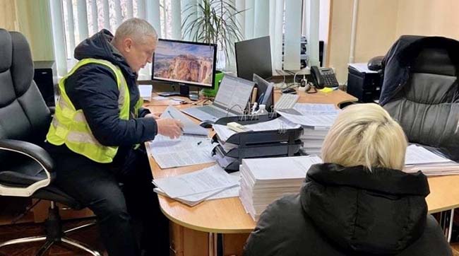 ​Посадовиця КП ШЕУ закупила асфальтобетонну суміш зі збитком для бюджету столиці у понад 450 тисяч гривень