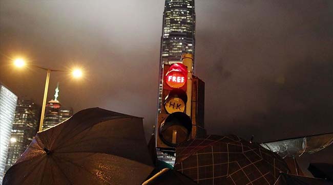 ​У Гонконзі не вщухають протести - тисячі жителів зібралися в різних районах мегаполісу