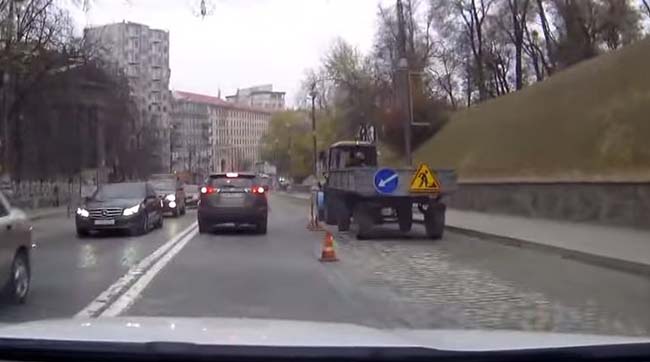 Брусчатку на Грушевского заливают цементом - Порошенко таки боится Майдана?