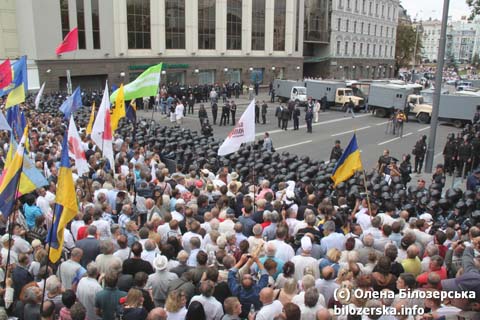 Двадцята річниця Незалежності: влада ігнорує і закон України, і права громадян