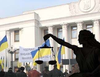 Юридична казуїстика, або чому політики ігнорують права українців