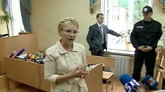 Юлия Тимошенко готова обсудить с януковичем условия его отставки