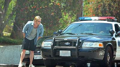 Актер Крис Хемсворт обратился к стражам порядка, чтобы отбиться от папарацци 