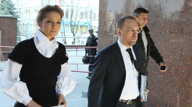 Защита Тимошенко будет требовать через суд доступ к материалам сфабрикованного против нее дела об убийстве Щербаня