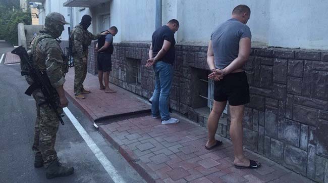 На Вінниччині СБУ затримала учасників організованого угруповання нелегальних «колекторів»