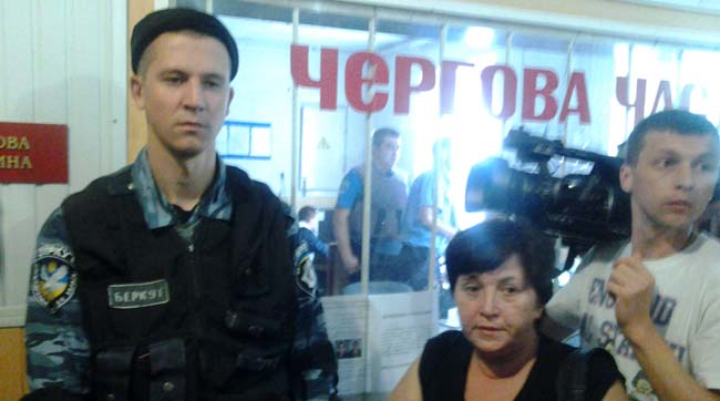 НМПУ: затримання журналістів у Врадіївці – грубе порушення закону