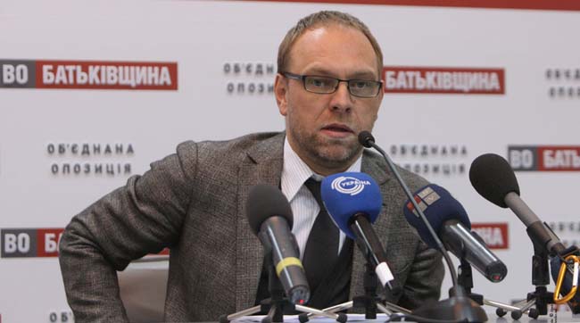 Власенко призвал Мищенко отозвать закон о лечении Тимошенко
