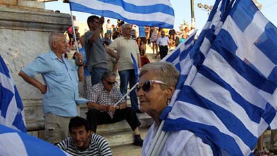 Неизвестные бросили у здания греческого телеканала ручную гранату 