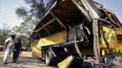 В Индии при лобовом столкновении автобусов погибли десятки людей