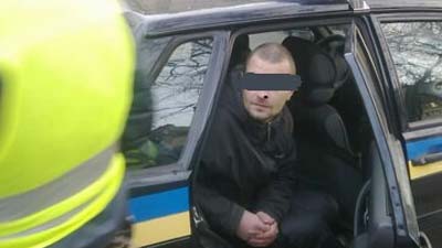 У Дарницькому районі затримано 28-річного киянина, який з машини викрав автомагнітолу