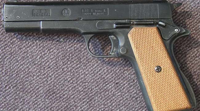 У центрі Києва працівники ДАІ виявили в автомобілі пістолет