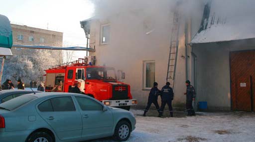 На Тернопільщині ліквідовано пожежу в автосалоні «Skoda»