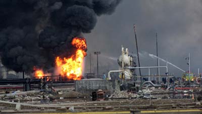 В Венесуэле объявили траур из-за гибели 26 человек во время взрыва на нефтеперерабатывающем заводе Амуай