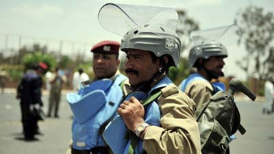 В Йемене в разгар репетиции военного парада смертник привел в действие взрывчатку