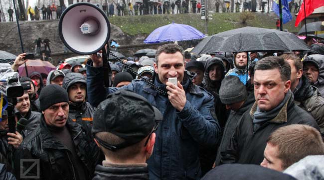 Кличко призвал правоохранителей не применять силу и не защищать правительство Азарова