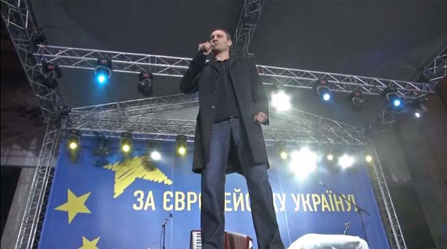 Віталія Кличка не пустили на Євромайдан, Володимир Кличко приєднався до евро-мітингу