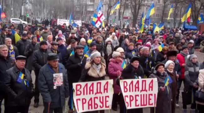 У Кіровограді влада шахрайськими схемами почала відбирати майно у активістів Майдану