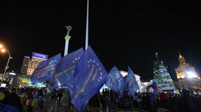 Арсеній Яценюк назвав цю ніч і завтрашній день - визначальними і закликав киян на Майдан