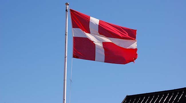 ​Влада Данії заборонила бурку і нікаб. Закон був затверджений у парламенті країни 31 травня