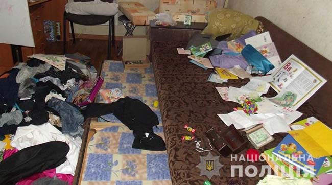 ​У Києві оперативники викрили двох квартирних крадіїв разом з викраденим «скарбом»