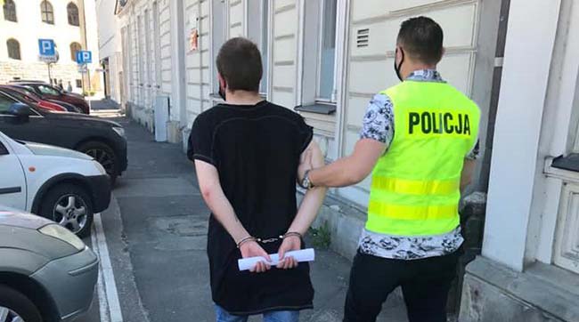 ​У Польщі затримали українця, який розсилав шахрайські СМС-ки з неіснуючою заборгованістю