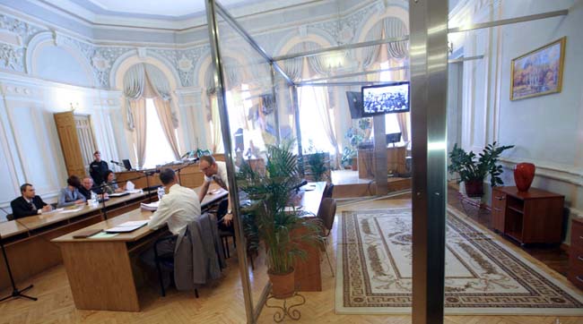 «Акваріумне» судилище Тимошенко хочуть трансформувати у «відеосуд»