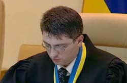 Після шести з половиною годин нараджання у нарадчій кімнаті Кірєєв відхилив клопотання Тимошенко