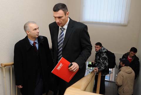 Віталій Кличко вимагає, аби Черновецький з’явився на суд та вважає за необхідне залучити Олександра Попова у якості свідка
