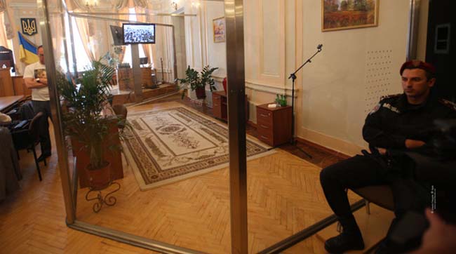 Невідомі порушили заборону відеозйомки судового процесу над Юлією Тимошенко 