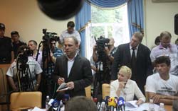 Суд пішов вирішувати долю клопотань Тимошенко і не повернувся