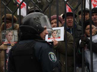 Суд переніс розгляд скарги Тимошенко на її повторний арешт