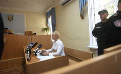 Захисники Тимошенко заявили, що за відсутності цивільного позивача слухати справу неможливо